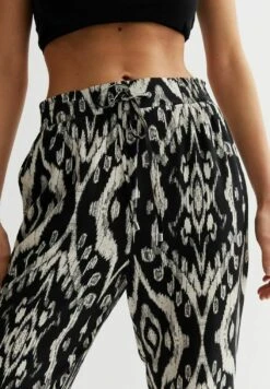 New Look Tie Cuff - Trainingsbroek - Black Pattern -Only Mode Winkel afcc644ae1594dbb99e69072eadeb034