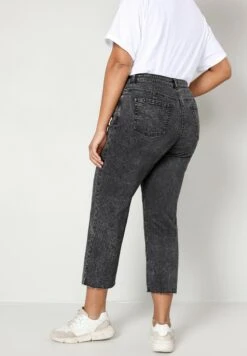 Culotte - Straight Leg Jeans - Schwarz 13 Culotte - Straight Leg Jeans - Schwarz -Only Mode Winkel afd1c7dc06764a6ead9fc160c27fe5f3