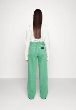 Wrangler Mom Carpenter - Straight Leg Jeans - Bright Green -Only Mode Winkel b152eb4f7d244a53b0764200b2d13843