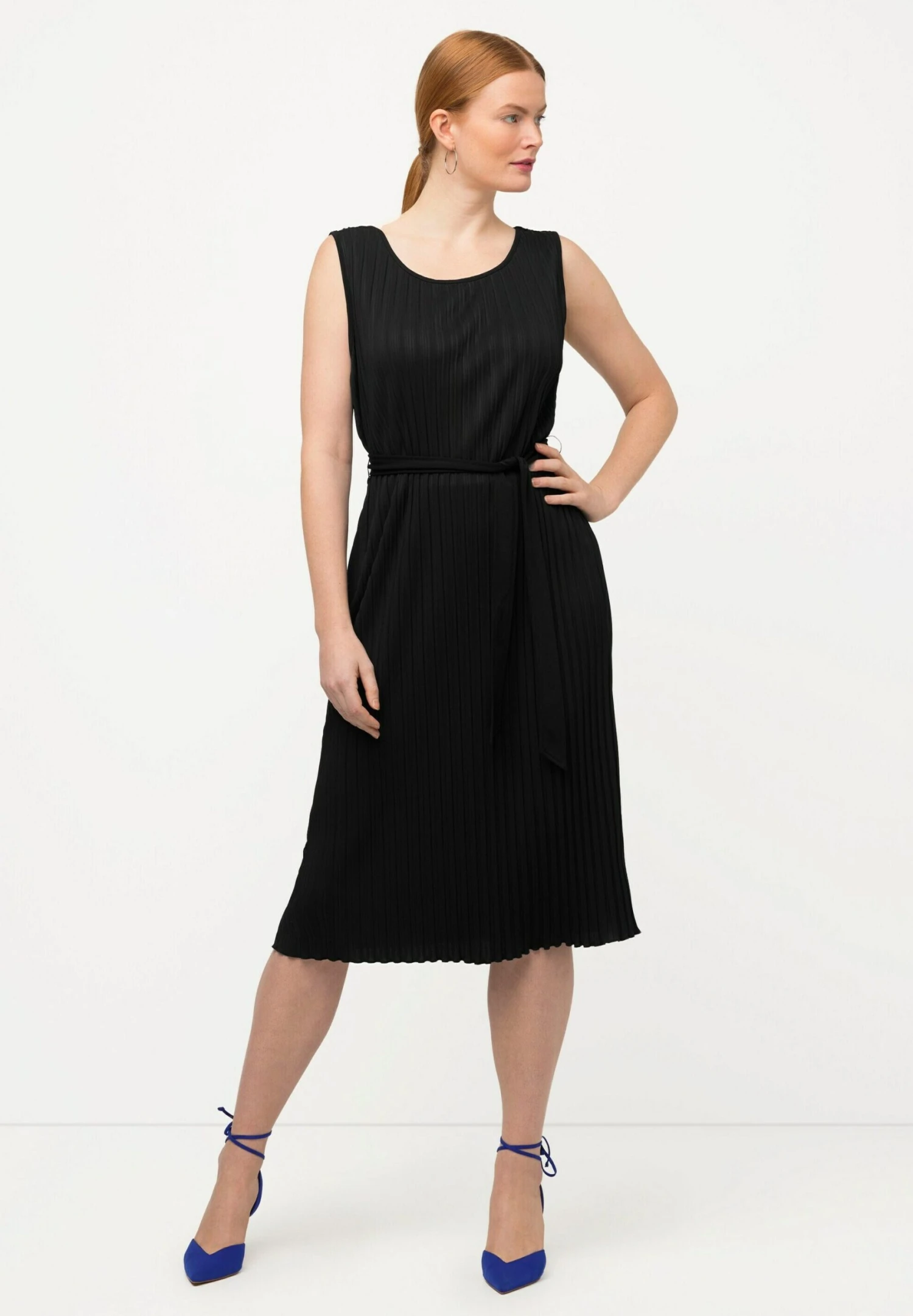 Ulla Popken Sleeveless Pleated - Jurk - Black 1 Ulla Popken Sleeveless Pleated - Jurk - Black