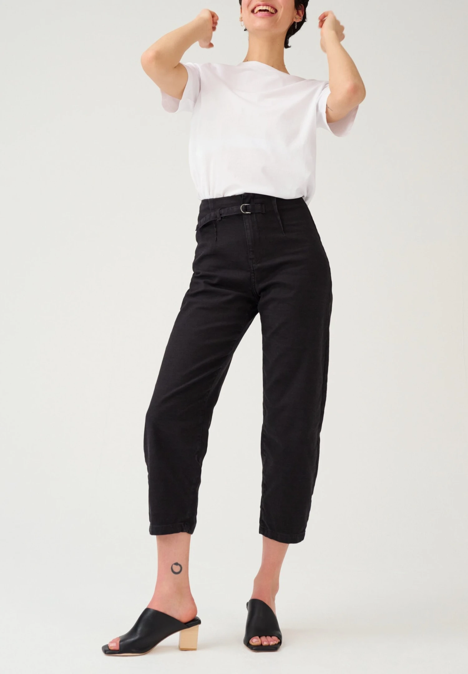 High Rise - Relaxed Fit Jeans - Rinsed Black 2 High Rise - Relaxed Fit Jeans - Rinsed Black - Afbeelding 2