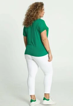 Uni Avec Découpe À L'Encolure - T-Shirt Basic - Green 13 Uni Avec Découpe À L'Encolure - T-Shirt Basic - Green -Only Mode Winkel b4b3cb2f22394d2485fea267621cf5eb