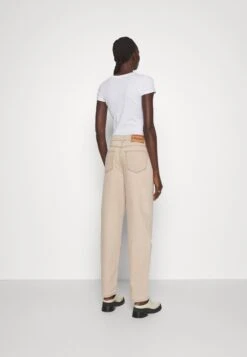 Holzweiler Neptune - Straight Leg Jeans - Light Brown 10 Holzweiler Neptune - Straight Leg Jeans - Light Brown -Only Mode Winkel b6bad51dd0a8437fba1312c6bbc3d65c