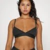 The Invisible Triangle Bralette - Triangel Bh - Black