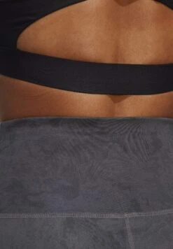 Adidas Sportswear Allover Print - Legging - Grey Five 9 Adidas Sportswear Allover Print - Legging - Grey Five -Only Mode Winkel b96566122d8346848035e8de69e80a8d