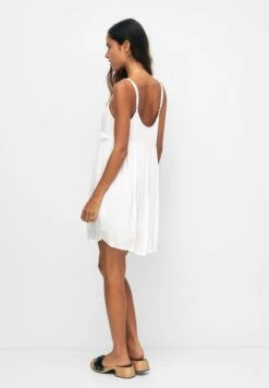 PULL & BEAR Embroidered Short - Jurk - White -Only Mode Winkel b98d77fcb4c6493eb2191e23e78f5084