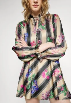 MAX & Co. Egadi - Jurk - Beige 11 MAX & Co. Egadi - Jurk - Beige -Only Mode Winkel ba94a4ab6efb4ae9ba1cb7c83ca76d75