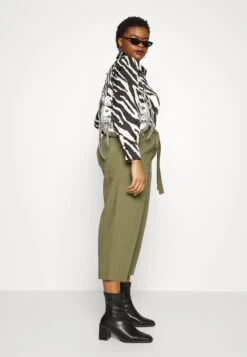 ONLY CARMAKOMA Carcara Belt Culotte Pant - Broek - Khaki -Only Mode Winkel bb0bec20743c4c3bab4acfcb21d900c1