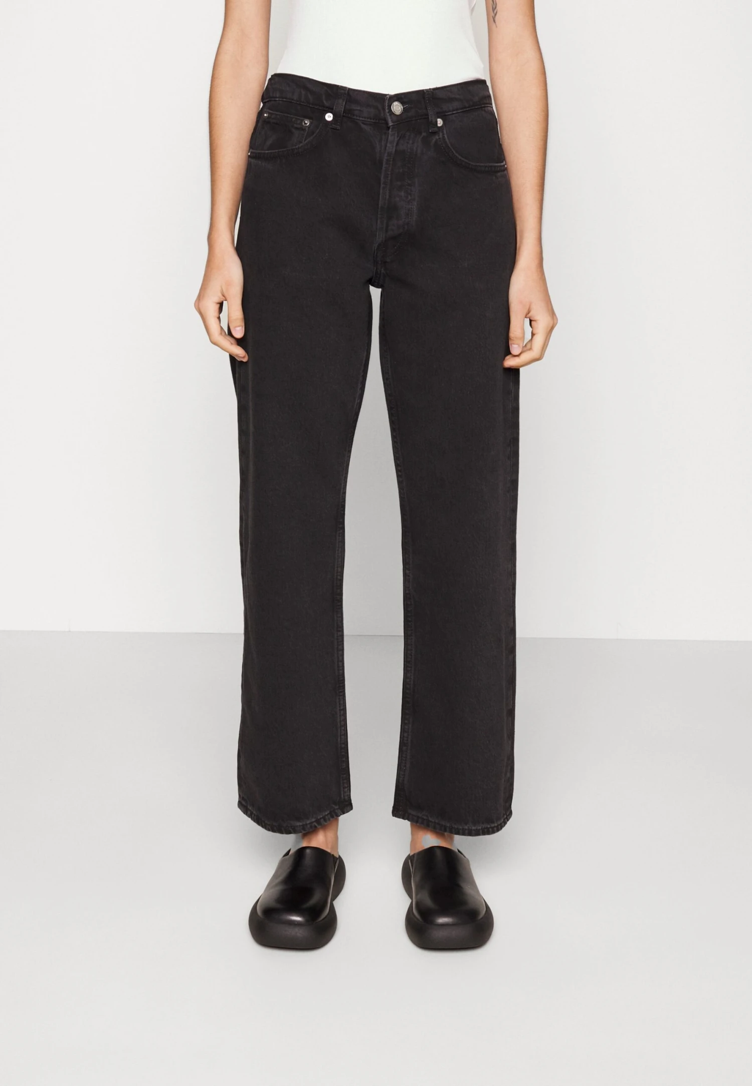 ARKET Relaxed Fit Jeans - Black 1 ARKET Relaxed Fit Jeans - Black