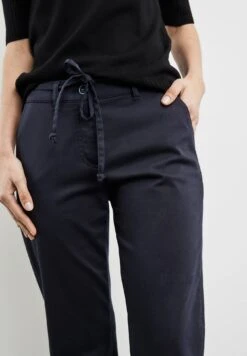 Gerry Weber Mit Bindegürtel - Chino - Navy 11 Gerry Weber Mit Bindegürtel - Chino - Navy -Only Mode Winkel bcf5da98ea854f30832265dcfe35fe8d