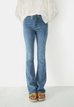 Liv Slim - Flared Jeans - Authentic Light Wash