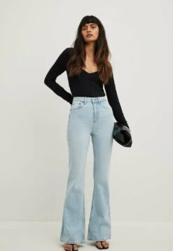NA-KD Mit Hoher Taille - Flared Jeans - Light Blue