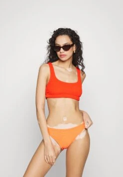 GOOD AMERICAN Always Fits Scoop - Bikinitop - Bright Poppy -Only Mode Winkel c2355e544967432da2d2e9796ab602f7