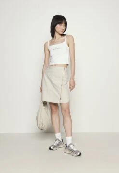 Calvin Klein Jeans Strappy- Top - Bright White -Only Mode Winkel c2e5667802b84ce1bc354f88570463ed