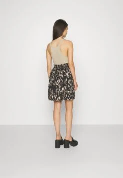 Vicaia Loa Skirt - A-Lijn Rok - Black -Only Mode Winkel c35a24bd69f449a1b9dc095a6df1c19f