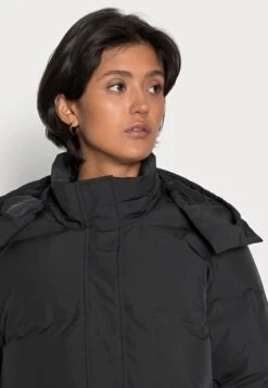 Allyssa Long Puffer Jacket - Halflange Jas - Black Jet -Only Mode Winkel c417782f44f24445b4d2e6836178dd6e