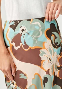 Newport - Maxirok - Twiggy Floral -Only Mode Winkel c5a44ddb3e6448c783c8181dcc12d67e