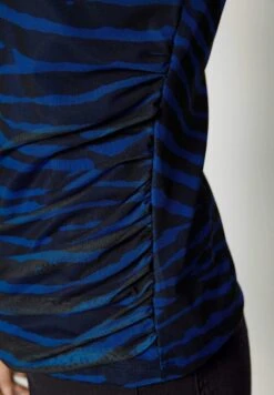 T-Shirt Print - Schwarz Royalblau -Only Mode Winkel c91d650062144fd3a2206974fd96f39b