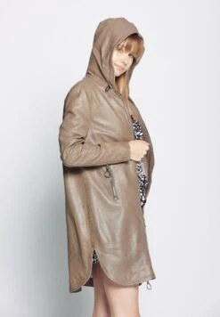 Maze Mit Kapuze - Halflange Jas - Mud 10 Maze Mit Kapuze - Halflange Jas - Mud -Only Mode Winkel ca0f7bb35a4a469c9543a0e6f2db43ad