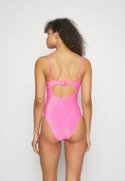 GOOD AMERICAN Sparkle Show Off One Piece - Badpak - Neonpink -Only Mode Winkel ca9f7cc9cbbd45dfb0dd2273bbc0b000