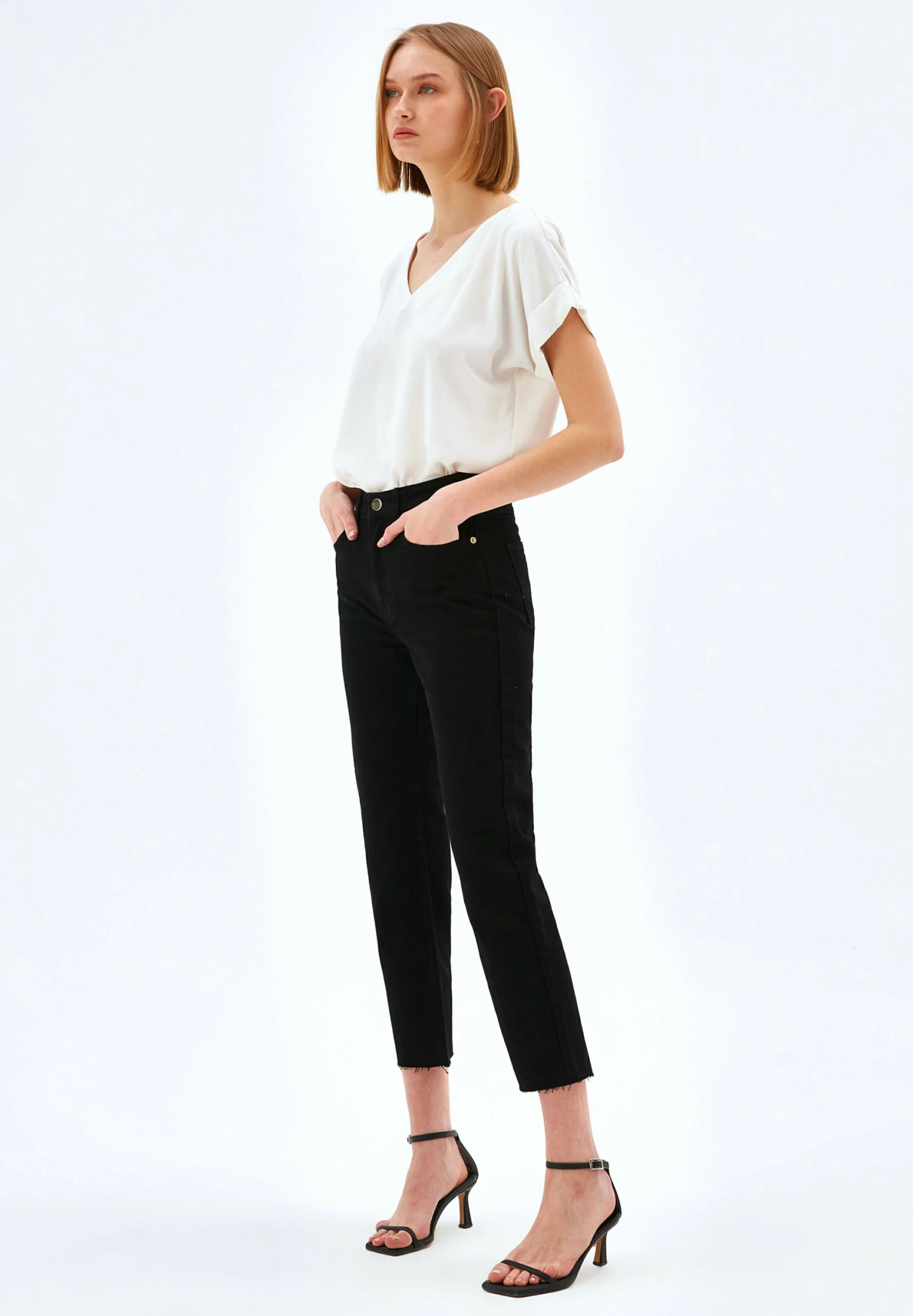 Cropped- Straight Leg Jeans - Black 5 Cropped- Straight Leg Jeans - Black - Afbeelding 5