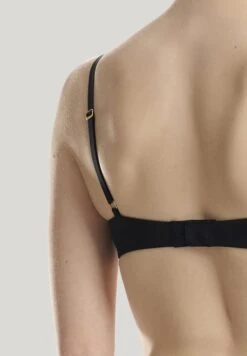 Wolford Logo Obsessed - Voorgevormde Bh - Black 9 Wolford Logo Obsessed - Voorgevormde Bh - Black -Only Mode Winkel cc14ed363be94b459b3caea2ba6d7676