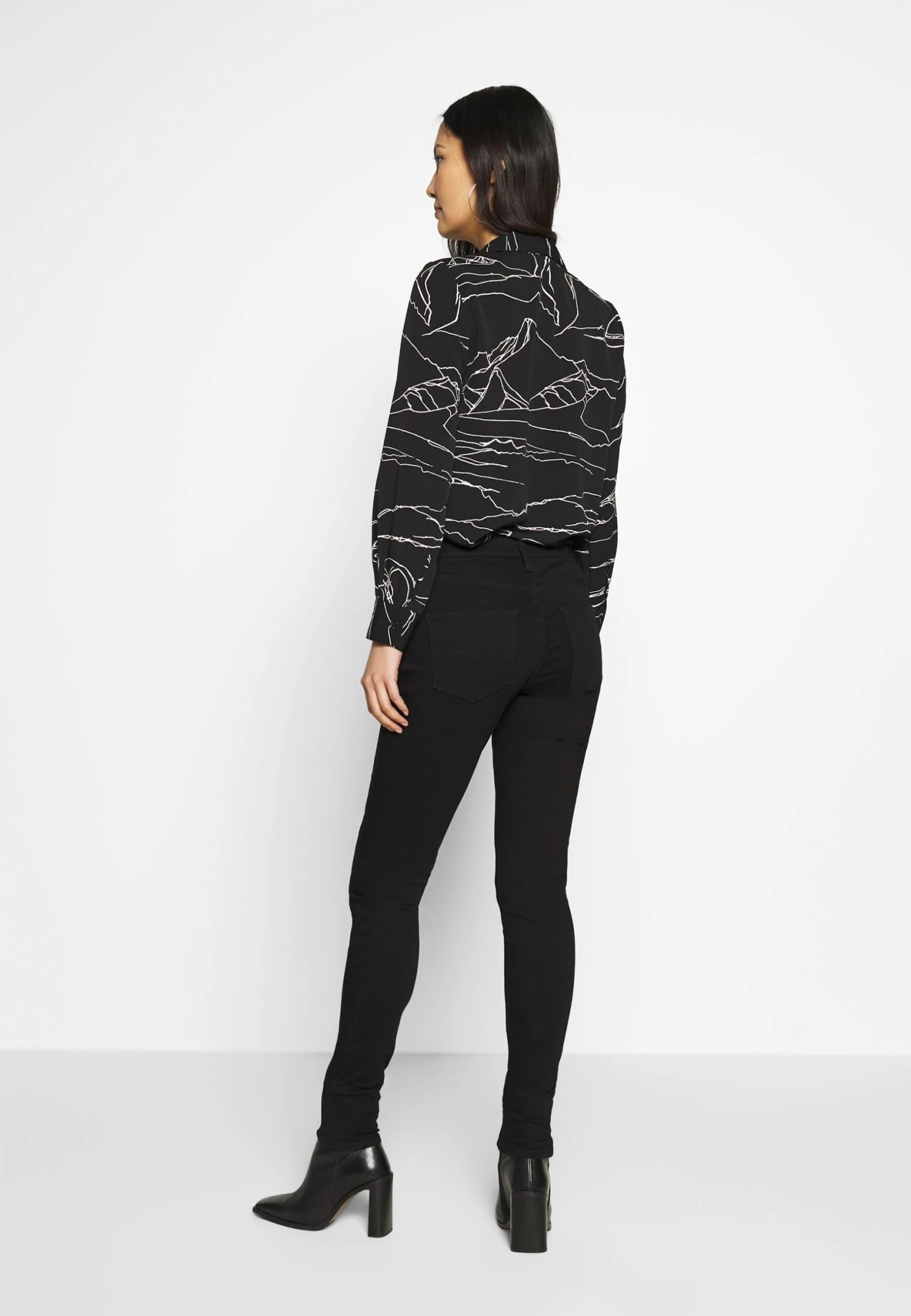 QS By S.Oliver Slim Fit Jeans - Black Denim 3 QS By S.Oliver Slim Fit Jeans - Black Denim - Afbeelding 3