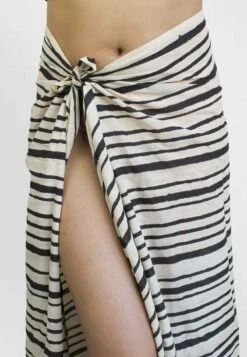 Romanian Stripes- Strandaccessoire - White -Only Mode Winkel cd0f782fc8694715bc1d28552efb7c21