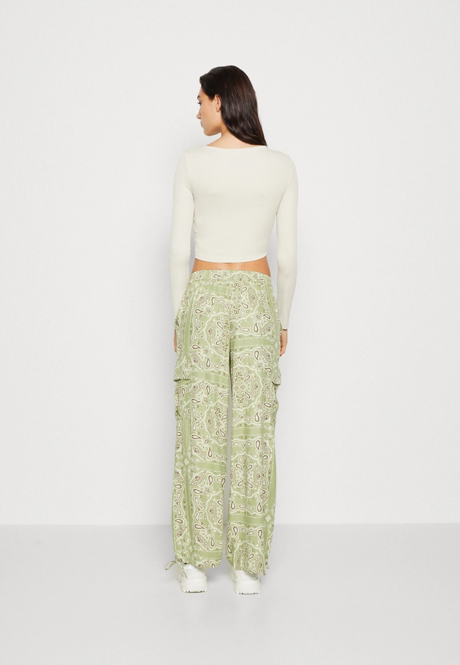 NEVER FULLY DRESSED Bandana Trousers - Cargobroek - Khaki 3 NEVER FULLY DRESSED Bandana Trousers - Cargobroek - Khaki - Afbeelding 3