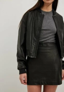 NA-KD Im Used-Look - A-Lijn Rok - Washed Black -Only Mode Winkel cea7b9ae404c4e30b14609b3c63874fb