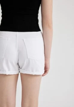 DeFacto Jeansshort - White -Only Mode Winkel cef3d198843141fcaa2012c7bf256eec