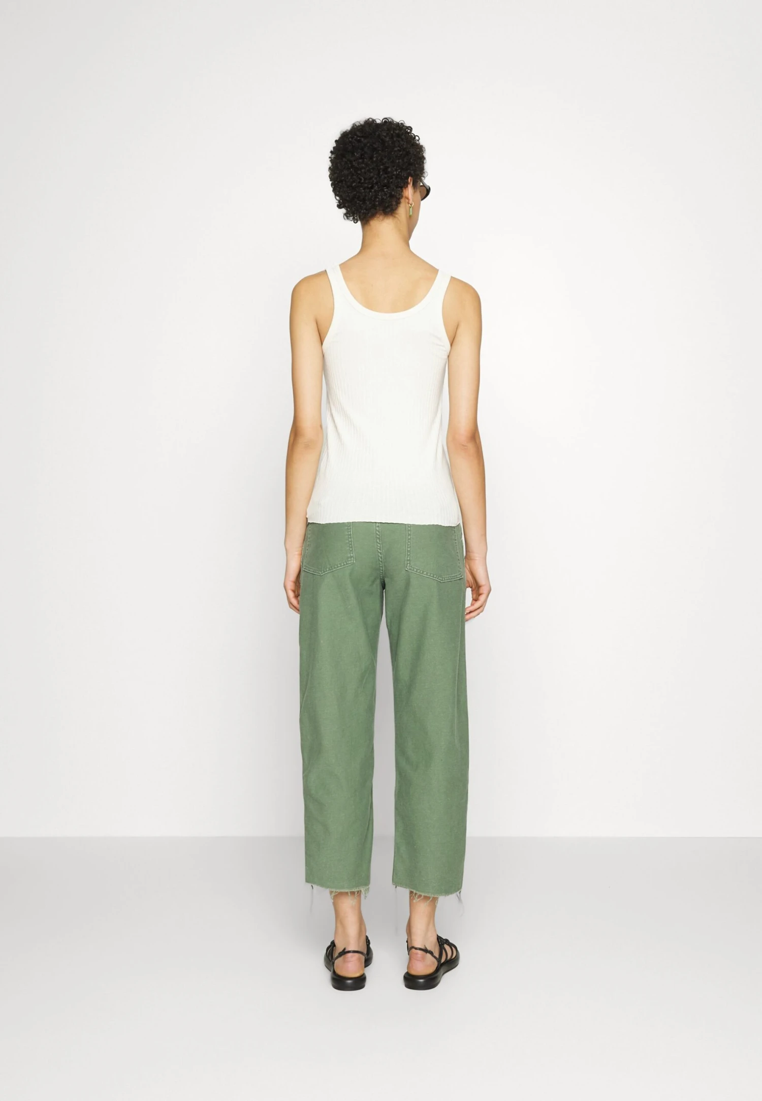 MOTHER The Patch Pocket Private Ankle Fray - Relaxed Fit Jeans - Khaki 3 MOTHER The Patch Pocket Private Ankle Fray - Relaxed Fit Jeans - Khaki - Afbeelding 3