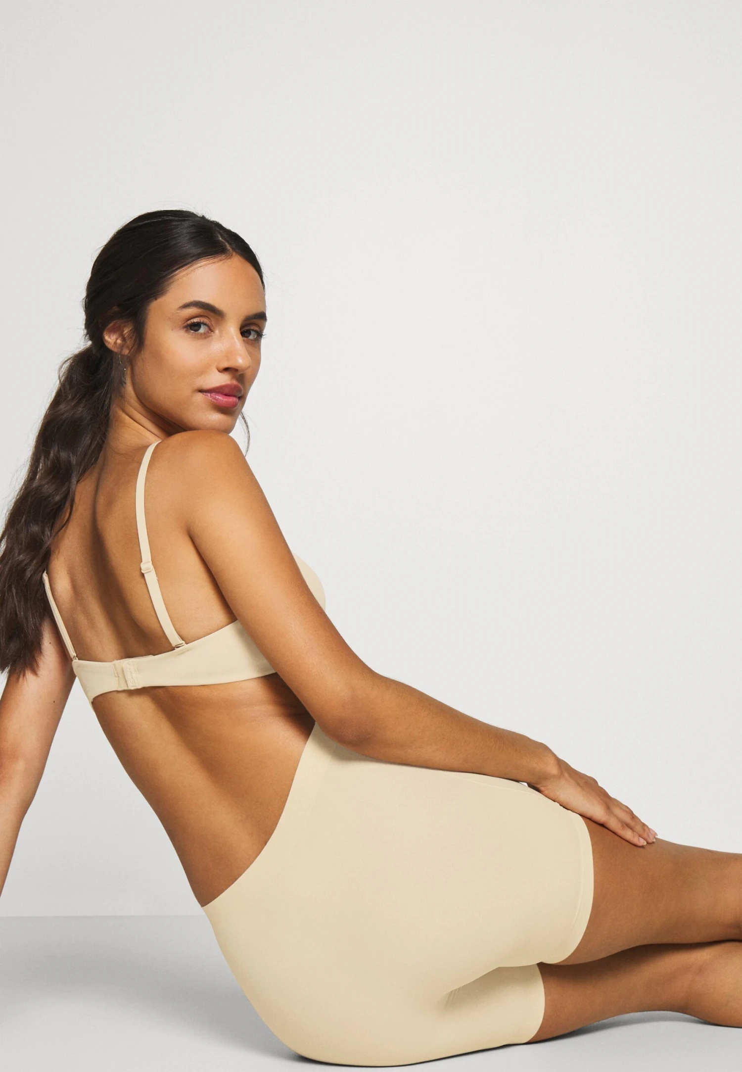 Magic Bodyfashion Maxi Sexy Short - Shapewear - Latte 4 Magic Bodyfashion Maxi Sexy Short - Shapewear - Latte - Afbeelding 4