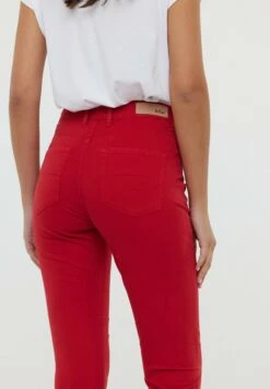 Lee Cooper Slim Fit Jeans - Berry -Only Mode Winkel d16e2035688741cc9354a3c0fcb75339