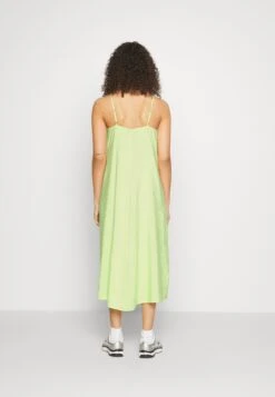 Vero Moda Tall Vmqueeny Calf Singlet Drees - Jurk - Sharp Green -Only Mode Winkel d28b1682f4eb457b8c49e9e258dc781b