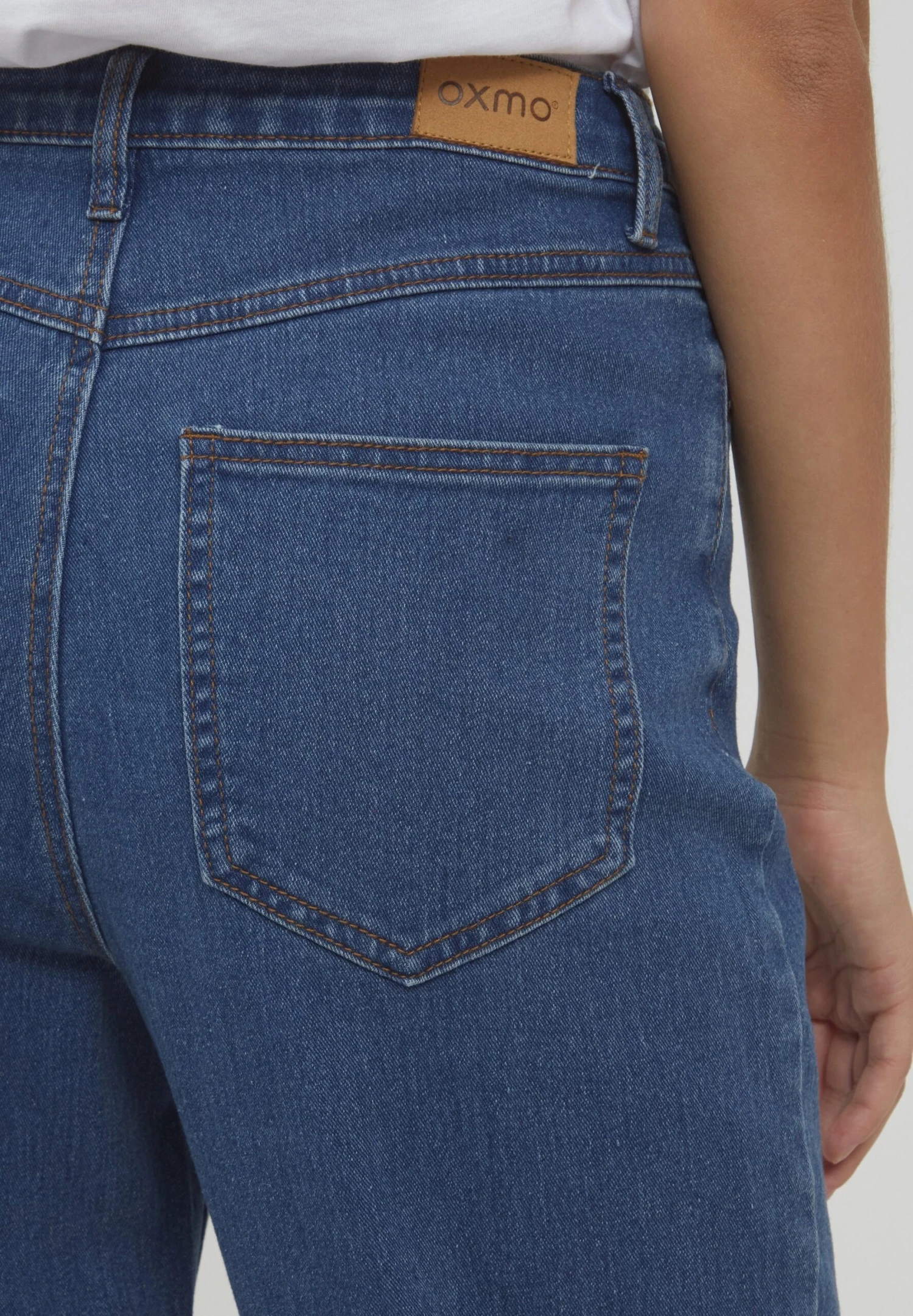 OXMO Oxanne - Straight Leg Jeans - Mid Blue Denim 5 OXMO Oxanne - Straight Leg Jeans - Mid Blue Denim - Afbeelding 5