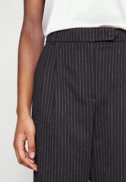 Designers Remix Zoe Pants - Broek - Black/White -Only Mode Winkel d36bdb1f8bc54aef8c3814c19290a0c5