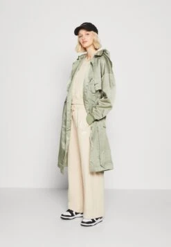 Nike Sportswear Trenchcoat - Oil Green -Only Mode Winkel d52a928e350545288446568b295de487