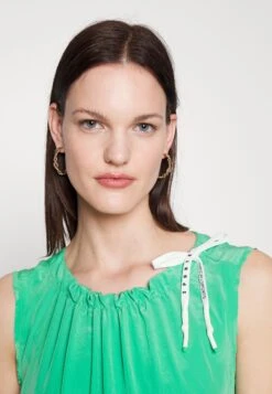 MARC CAIN Jurk - Bright Basil Leaf 10 MARC CAIN Jurk - Bright Basil Leaf -Only Mode Winkel d6065e673db34ab6a5529276a77cfea1