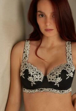 Intimissimi Sofia In Pretty Flowers - Beugel Bh - Black Ivory 9 Intimissimi Sofia In Pretty Flowers - Beugel Bh - Black Ivory -Only Mode Winkel d6f39225a0174d7fb01da70425626532