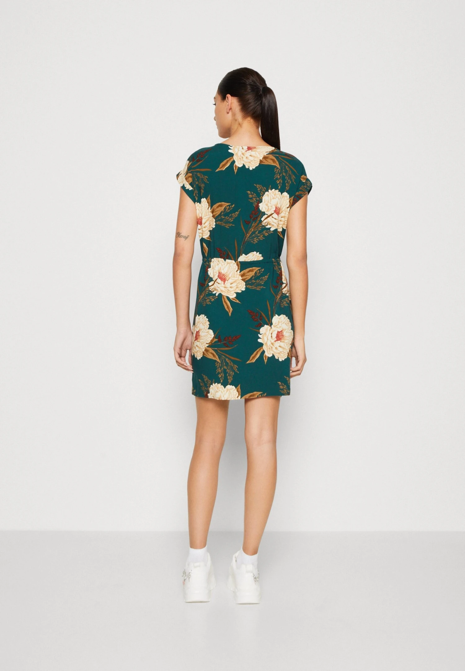 Vero Moda Vmeasy Tie Short Dress - Jurk - Pondarosa Camille 3 Vero Moda Vmeasy Tie Short Dress - Jurk - Pondarosa Camille - Afbeelding 3