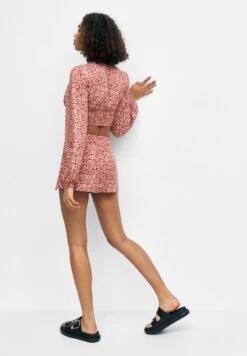 PULL & BEAR Floral Print - A-Lijn Rok - Mottled Dark Red -Only Mode Winkel d8ef4daf19ca4d9da85eeba62c779b92