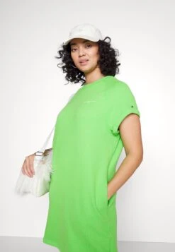 Mini Corplogo- Jurk - Spring Lime -Only Mode Winkel d9abfdfd875140518126a379a72d67ac