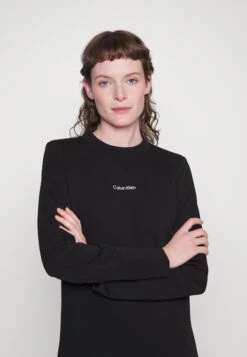 Calvin Klein Micro Logo C Neck Dress - Jurk - Black -Only Mode Winkel db7b8f585e4749f8bdd1032f53491317