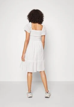 Smock Dress - Jurk - New Off White -Only Mode Winkel dc15014d6c674d9c8d1896441d1c660b