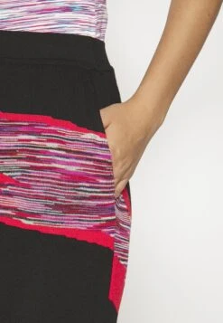 Missoni Trousers - Broek - Space Dyed Red 13 Missoni Trousers - Broek - Space Dyed Red -Only Mode Winkel dc16f607acb941309ba3d050cbdaebc6