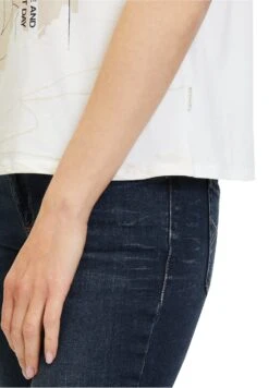 Casual Met Print - T-Shirt Print - Witte Blauwe 13 Casual Met Print - T-Shirt Print - Witte Blauwe -Only Mode Winkel de251ba3af0e4361b19b288da033e796