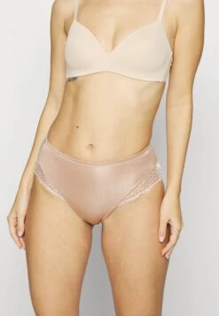 Triumph Ladyform- Slip - Smooth Skin