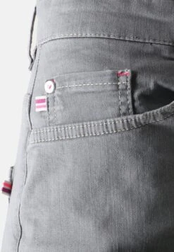 5-Pocket-Helen Classic Fit Aus Stretch- Straight Leg Jeans - Grau 12 5-Pocket-Helen Classic Fit Aus Stretch- Straight Leg Jeans - Grau -Only Mode Winkel e46677cdfcd74f2dae78469f476de588