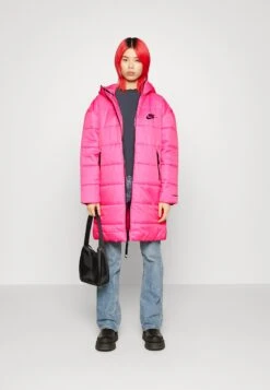 Nike Sportswear Winterjas - Pinksicle/Black -Only Mode Winkel e59b4bc492b144c1be44d6fd5b721ca2